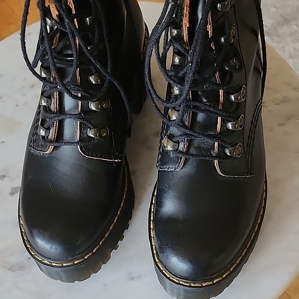 Dr. Martens Black Lace-Up Lug Sole Boots - Picture 4 of 7